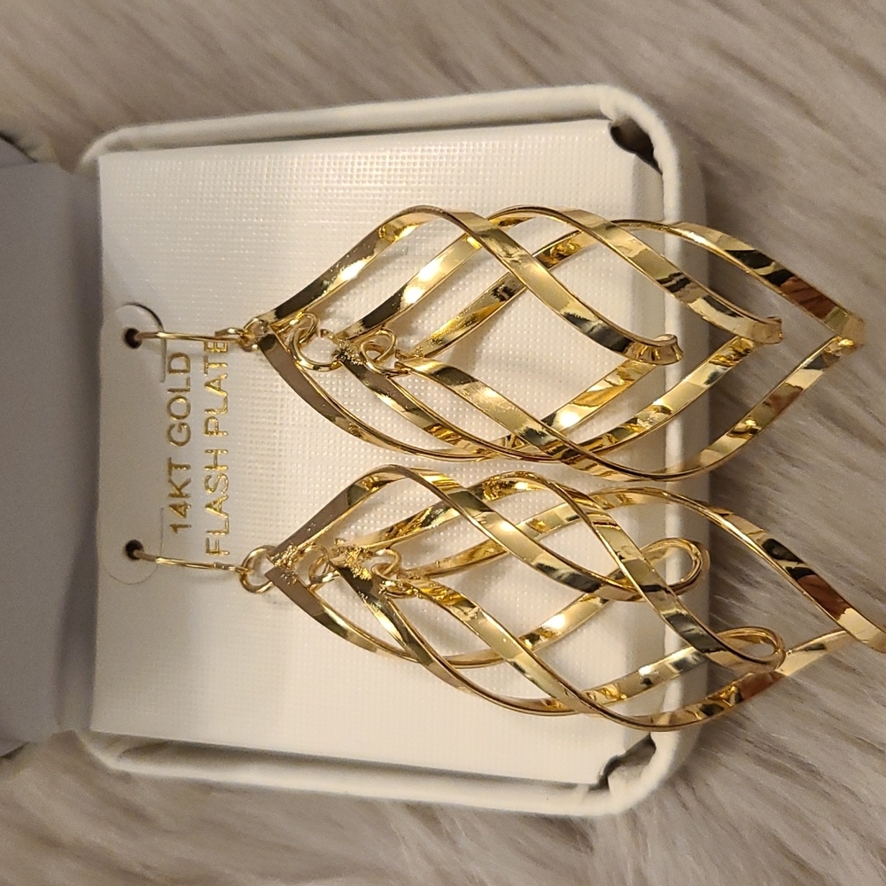 Twisted drop earrings